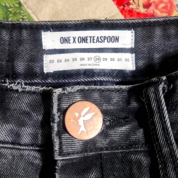 One teaspoon skirt size 28 - Picture 2 of 4